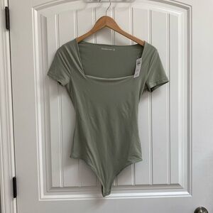 Abercrombie Soft Matte Seamless Short-Sleeve Squareneck Bodysuit S NWT